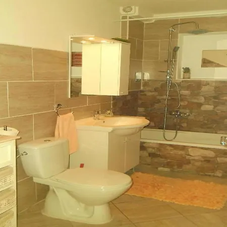 Апартаменти Charming Kestenovi Dvori- 1 Bedroom A4 *